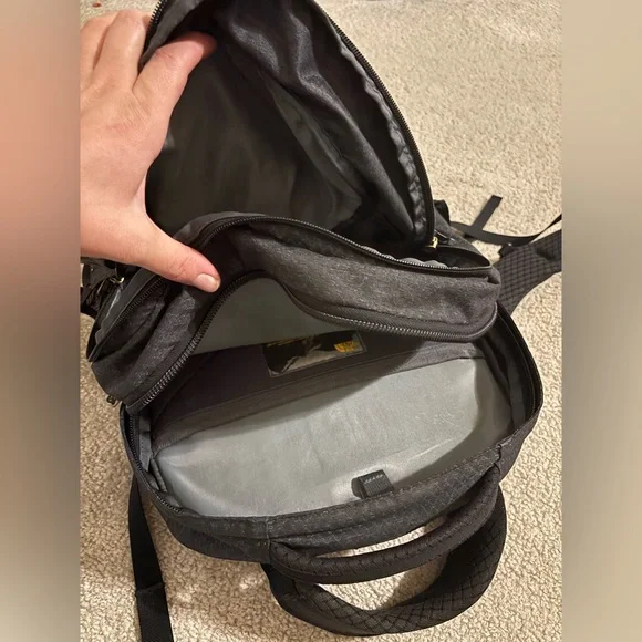 The North Face Charcoal Backpack with Gold Accents , unisex - Picture 6 of 7